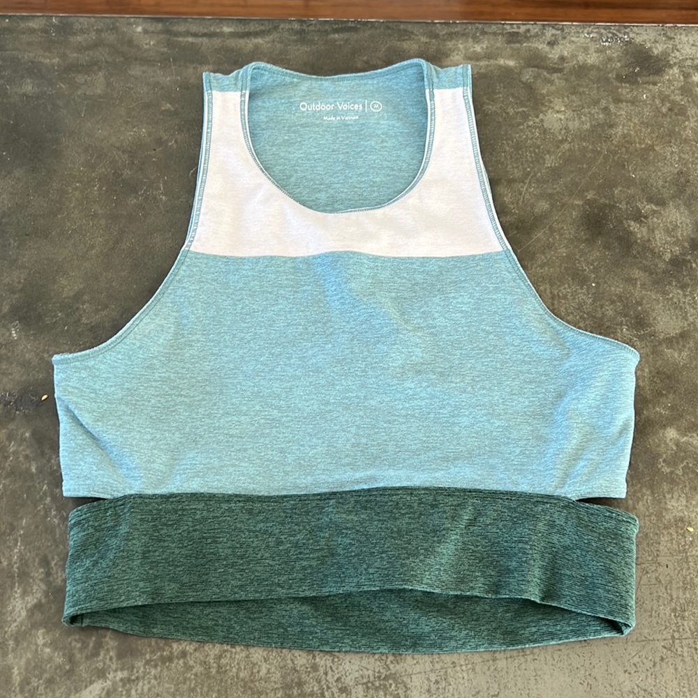 Outdoor voices split back top